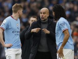 Guardiola Sebut Satu Bek Penting Man City Musim ini, Siapa?