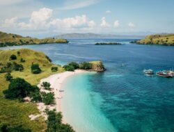 Salah Satu Objek Wisata, Pantai Watotena Adonara Flores Timur Berair Jernih Hijau Kebiruan