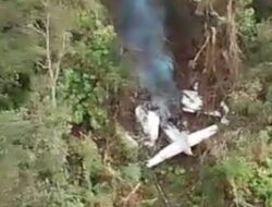 Pesawat SAM Air Jatuh yang di Papua Hancur Terbakar