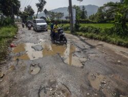 Akses Jalur Wisata di Bogor Rusak Parah