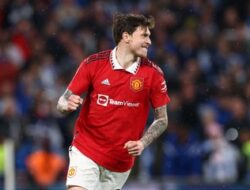 Ten Hag Nggak Mau MU Jual Victor Lindelof