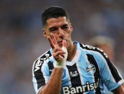 Kariernya Dicap Habis, Luis Suarez Balas Begini