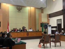 Kala Penasihat Hukum Haris Azhar Tak Terima Jaksa Tertawa saat Sidang!