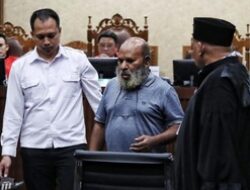 Kaki Bengkak Lukas Enembe Disorot Hakim Saat Sidang Kasus Korupsi