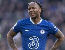 Sterling Butuh Waktu Beradaptasi di Chelsea