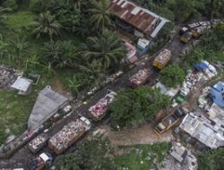 TPA Cipayung Penuh, Antrean Truk Sampah Mengular Panjang