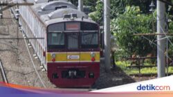 Kaca KRL Jakarta-Bogor Pecah Usai Terkena Lemparan Batu di Lenteng Agung