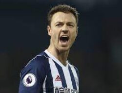 Kesan Pertama Ten Hag pada Jonny Evans