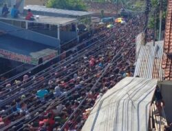 Heboh Bos Batik Pekalongan Sebar Duit Puluhan Juta, 4 Orang Pingsan