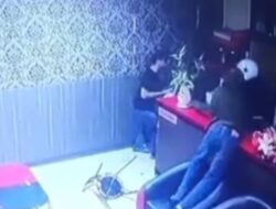 Rekaman CCTV Saat Pemuda di Makassar Tewas Dikeroyok-Ditikam OTK