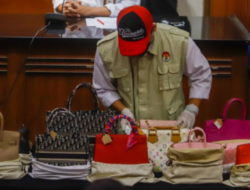 Rafael Alun Beli 68 Tas Rp 1,5 M untuk Istri, Ada Chanel dan Hermes KW