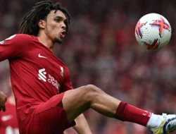 Van Dijk Senang Alexander-Arnold Berkembang Jadi Pemimpin di Liverpool