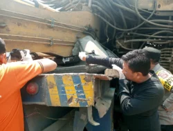 Horor Crane Jatuh dari Trailer di Merak Tewaskan Operator