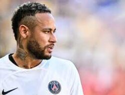 Ayah Neymar Bantah Putranya Ingin Tinggalkan PSG