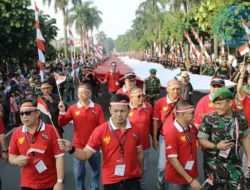 Bendera Merah Putih Raksasa Diarak Warga di Bogor, RK-Bima Arya Hadir