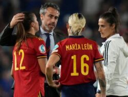 Duh, Pelatih Timnas Putri Spanyol Kedapatan Remas Dada Staf