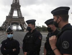 Gempar Ancaman Bom di Menara Eiffel, Pengunjung Dievakuasi