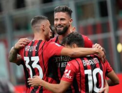 Giroud Brace, Rossoneri Menang 4-1