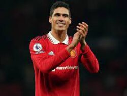 Eks MU Minta Raphael Varane Berhenti Mengeluh!