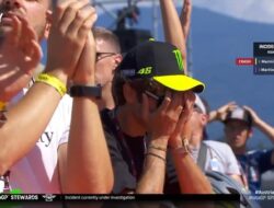 Saat Valentino Rossi Nggak Berani Lihat Dua Muridnya Crash