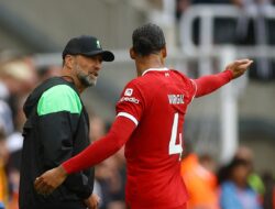 Van Dijk Tak Layak Dapat Kartu Merah