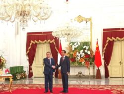 Jokowi Bertemu PM China Li Qiang di Istana Merdeka