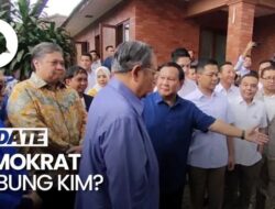 Momen Prabowo Berkemeja Biru Sambut SBY-AHY di Hambalang