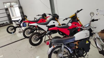 Kemensos Luncurkan Motor Trail Listrik Pengangkut Barang di Papua