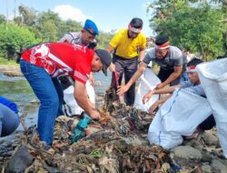 Polresta Bogor Kota Ajak Pelajar Bersihkan Saluran Air hingga Tingkatkan Literasi