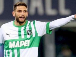 Berardi Pawangnya Si Ular Besar