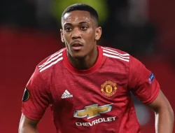 Martial pun Tak Pantas Duduk di Bench Setan Merah