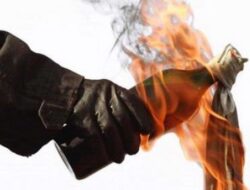 Ngeri Tawuran Dekat Kantor Walkot Jaktim Pakai Bom Molotov