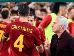 Saat Fans AS Roma Semprot Jose Mourinho