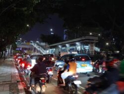 Jalan Gatot Subroto di Kedua Arah dan Tol Dalam Kota Macet Malam Ini