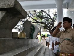 Prabowo Usul Pindahkan Makam Diponegoro ke Yogya, Anies Bilang Begini