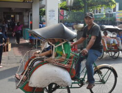 Mereka Bertahan dengan Kereta Tak Berkuda Meski Kian Terpinggirkan