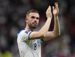 Jordan Henderson Dicemooh Fans di Wembley