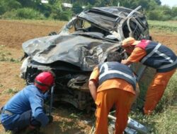 Pajero Terjun dari Tol Bocimi ke Kebun Warga Diduga Gegara Sopir Ngantuk