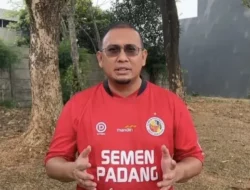 Andre Rosiade Ajak Pendukung Semen Padang Kibarkan Bendera Palestina