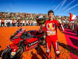 Bagnaia Samai Catatan Langka Rossi dan Marquez