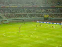 Hampiri Fans, Merenung di Lapangan