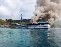 Kapal Pesiar Angkut 15 Turis Terbakar di Raja Ampat, Penumpang Dievakuasi