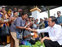 Jokowi Kunjungi Pasar Oebobo NTT, Cek Harga Kebutuhan Pokok