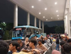 Pengunjung Makin Ramai, Antrean Shuttle Bus di Ancol Mengular