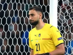 Donnarumma Tekel Kung Fu Lawan, Dikartu Merah di 10 Menit Pertama