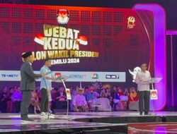 Ganjar Ungkap Alasan Mahfud Ganti Baju di Sesi Terakhir Debat Kedua