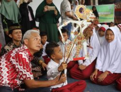 Warga Banyumas Curhat ke Ganjar soal KIS-Anak Tak Bisa Lanjut Sekolah