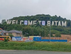 TKD Kepri Bantah Pasang Spanduk Prabowo di Monumen ‘Welcome to Batam’