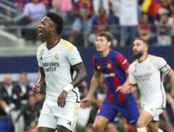 Momen Panas Vinicius Provokasi ke Arah Bench Barcelona