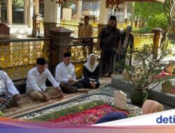 Didampingi Yenny Wahid, Ganjar Ziarah ke Makam Gus Dur-Hasyim Asy’ari